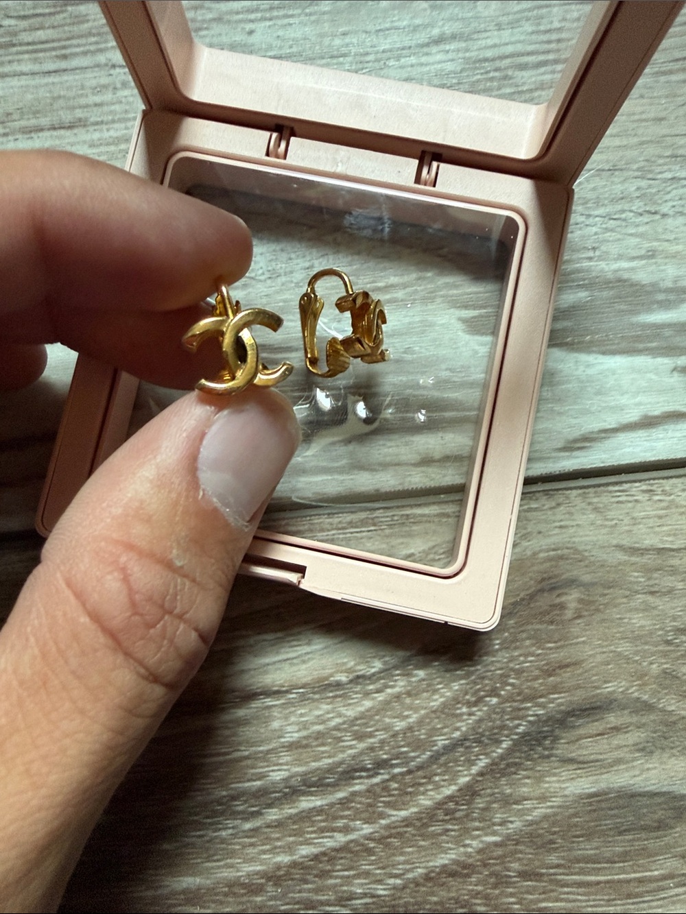 CHANEL Gold Interlocking CC Clip-On Earrings -
